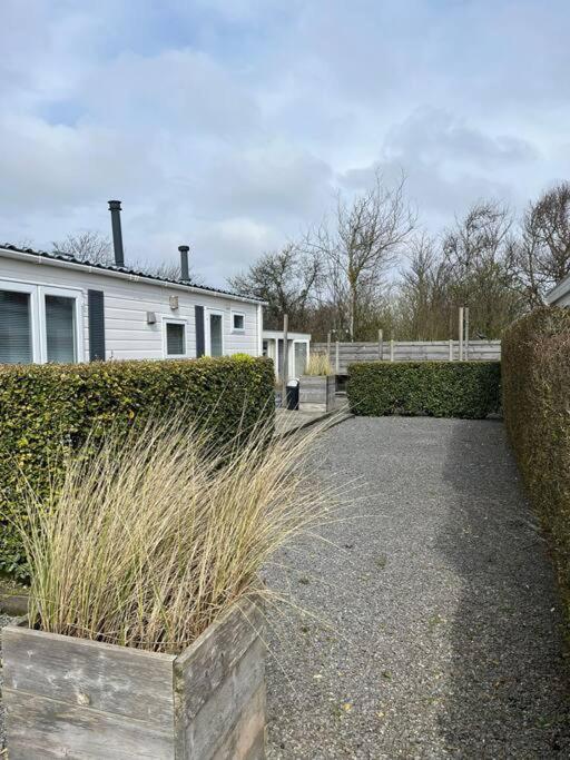 Chalet + Tiny House Nabij Strand Petten Exterior photo