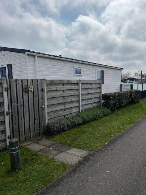 Chalet + Tiny House Nabij Strand Petten Exterior photo